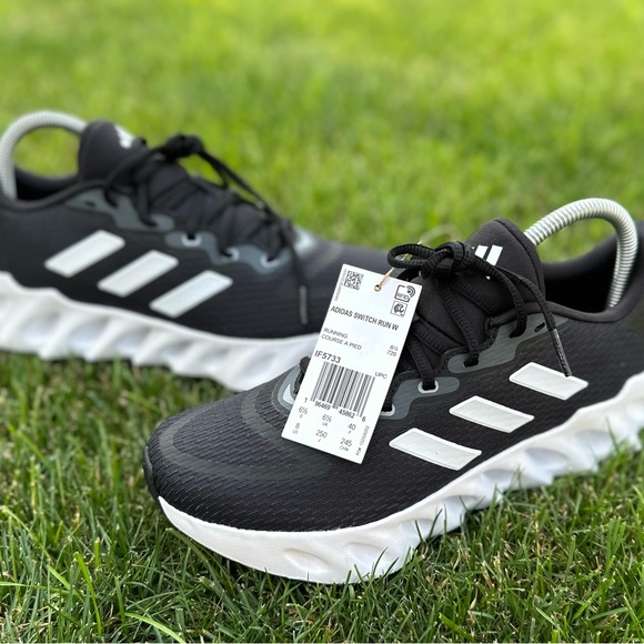 Women’s running shoes Adidas Switch FWD Brand new Black size 8 - Picture 6 of 6
